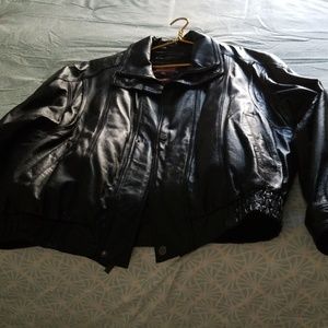 Mans leather jacket with removable vest